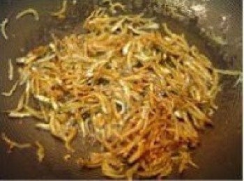 step4: 加些醬油和一些蜂蜜，接著炒約一兩分鐘