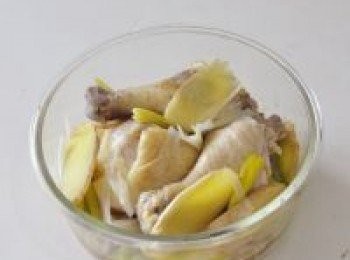 step3: 上鍋蒸20分鐘，薯仔切片一起蒸。