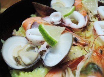 step9: 起鍋後撒上檸檬薄片，就可以大快朵頤囉!!!