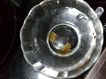 step14: 用一杯凍水,取少許糖水測試,如果滴入糖水會成固體即可