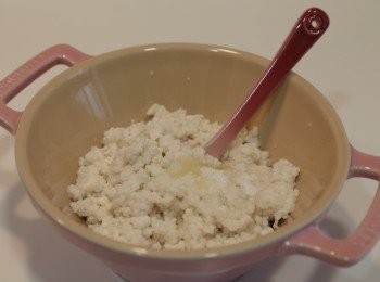 step2: 已瀝乾西米加入糖及油拌勻