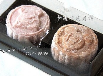 step11: 《冰皮月餅》完成後
建議先放冷藏冰過兩個小時後再食用

長途運送的話
我是將它們置於冷凍庫一夜
隔天以裝有冰寶的保冷袋承裝運送
三個小時的車程是沒有問題的