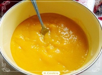 step1: 先將芒果去皮去籽後打成泥，備用