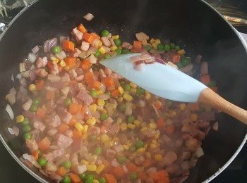 step4: 加入雜豆炒勻。