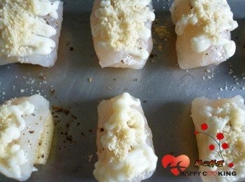 step5: 擠上沙拉醬,灑上起司粉