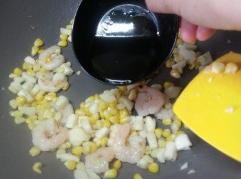 step17: 落2湯匙甜豉油調味