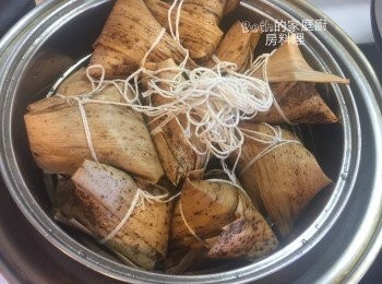 step12: 放入蒸鍋中，大火蒸20-25分鐘，中間要注意適時添加水以免鍋子燒乾