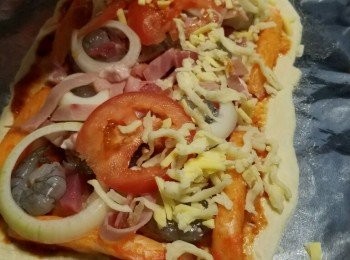 step4: 最後放上洋蔥及芝士。