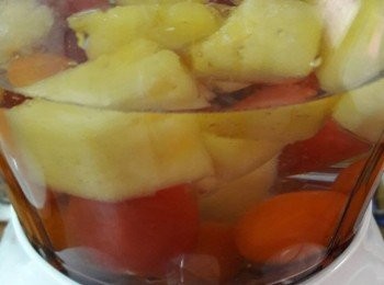 step2: 把所有材料加入果汁機中