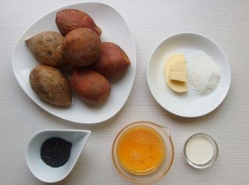 step1: <span class="group_1">食材</span>準備,用電鍋將地瓜先蒸熟。