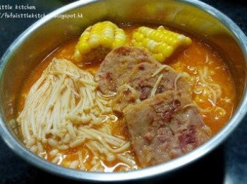 step3: 最後逐少倒入蛋汁成蛋花，即可。