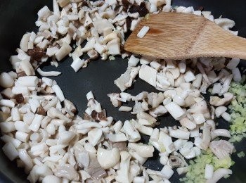 step4: 加入雜菌爆香