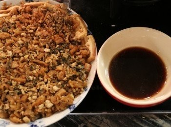 step8: 蒸好後，倒出部分汁料。（約半碗）