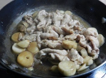 step5: 最後倒一點點太白粉水勾芡