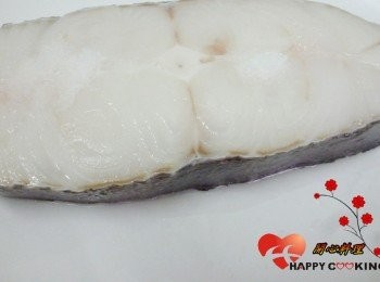 step1: 鹽均勻的抹在鱈魚上