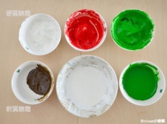 step4: 選好喜愛的顏色之後將色膏一滴一滴慢慢加入糖霜調色