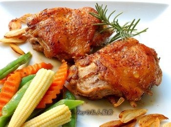 step8: 簡單好料理的雞腿排,免用烤箱也能做出金黃酥脆的外皮,無論大人或小孩都非常喜歡的一道菜色。