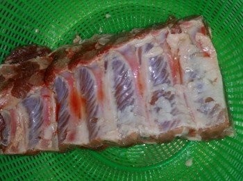 step1: 將豬筋骨洗乾淨, 用廚紙"索"乾水