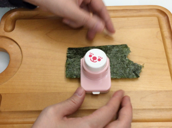 step1: 將印模用紫菜印出眼睛。