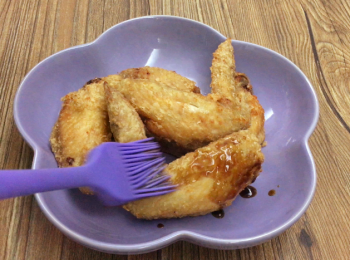 step8: 搽上已煮好的醬汁。