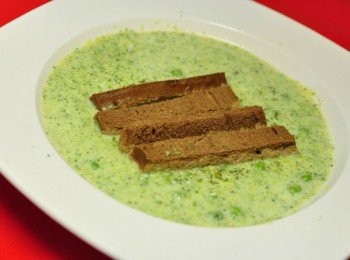 step8: 搭配充滿濃郁飄香的鮮蔬濃湯營養又香醇，還可以搭配白飯一起燉煮喔~