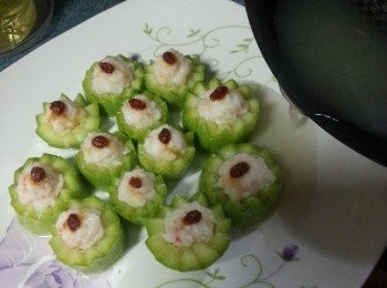 step18: 將已煮好芡之雞湯淋上翠玉瓜上即可