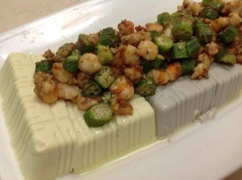 step6: 豆腐鋪底，擺上蝦仁等料