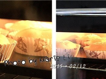 step8: 把麵包送進事先預熱好的烤箱中。

烤箱設定：

上火：       180度
下火：       180度
烤盤放置：    上層
時間：      20分鐘

烘烤至表面均勻上色即可取出。

※ 每台烤箱的狀況皆不相同，請依自家烤箱的狀況做調整設定。