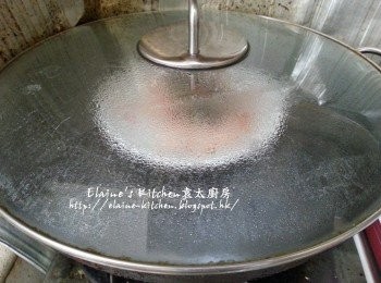 step5: 放入鑊中蓋上蓋用中火蒸12分鐘 , 再熄火焗5分鐘