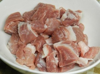 step3: 五花肉切約1.5公分立方的小丁