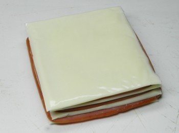 step1: 將火腿與起司片重疊起來(一層起司片、一層火腿片)