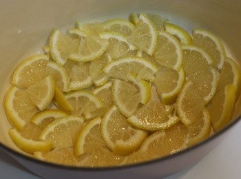 step2: 檸檬浸洗切片，去核去芯去白色依