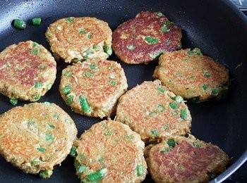 step7: 每邊煎約兩分鐘即可。