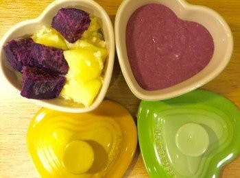 step6: 這道粥品口感綿密細緻，有紫芋地瓜的微甜加上蘋果的香甜，不但寶寶喜歡，大人也很愛吃喲