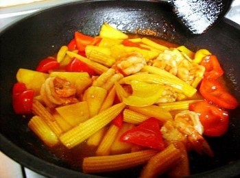 step3: 加上<span class="group_2">調味料</span>勾薄芡即可，<span class="group_2">調味料</span>可事先調成一碗再一次下鍋