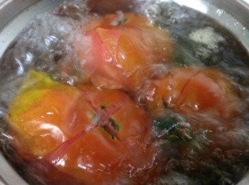 step2: 滾水蕃茄去皮切丁