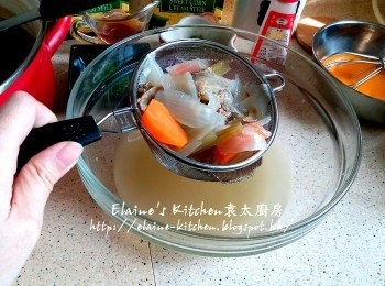 step8: 清雞湯煲好後將湯渣隔去