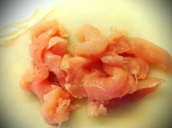 step2: 把雞肉去筋膜後拍成泥
