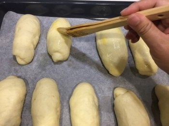 step6: 完成第二次發酵後可以搽上蛋汁。