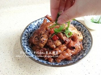 step11: 將材料盛起放上碟 , 灑上蔥絲即可