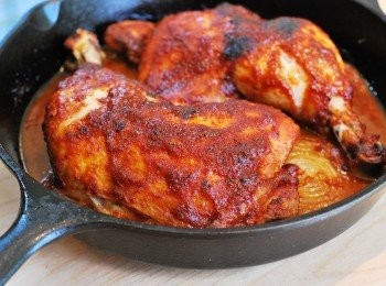 step8: 翻回正面再刷一次醬汁，續烤10分鐘至表面焦香上色，雞肉最厚處達165℉/75℃