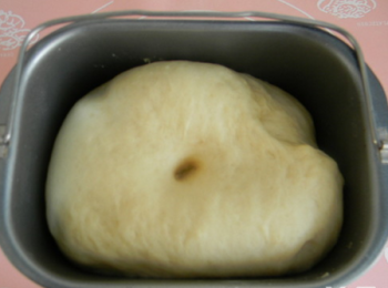 step4: 1小時后，麵團發酵完成。