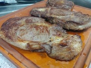 step4: 牛扒離火靜止5分鐘材上碟