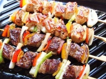step6: 雞肉及牛肉搭配時蔬一起燒烤,可以嚐到肉汁的鮮美又可嚐到蔬菜的鮮甜