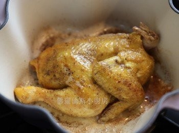 step5: (5) 用牛油煎香春雞備用 (每邊約煎二分鐘)