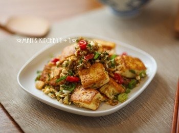 step4: 這道家常的金沙豆腐是不是很簡單呢？妳也快點動手做做看吧！
