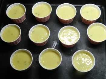 step6: 將麵糊放入馬芬杯中約8~9分滿，烤箱預熱180度10分，烤30-35分