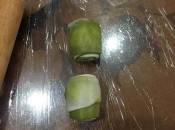 step10: 此圖為捲好的麵皮圓柱