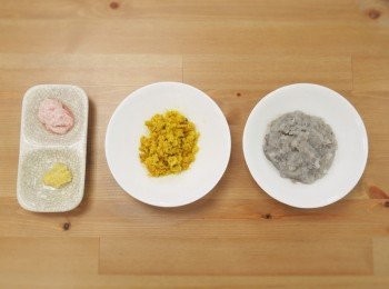 step1: 步驟1：
取另一碗放入蟹膏加1匙米酒浸泡，蝦仁洗淨剁成泥狀，肥絞肉剁成泥狀，蒜洗淨切細末備用。