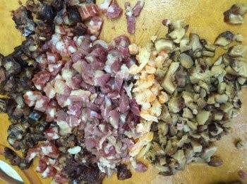 step1: 1)米預先浸半小時, 所有材料切碎